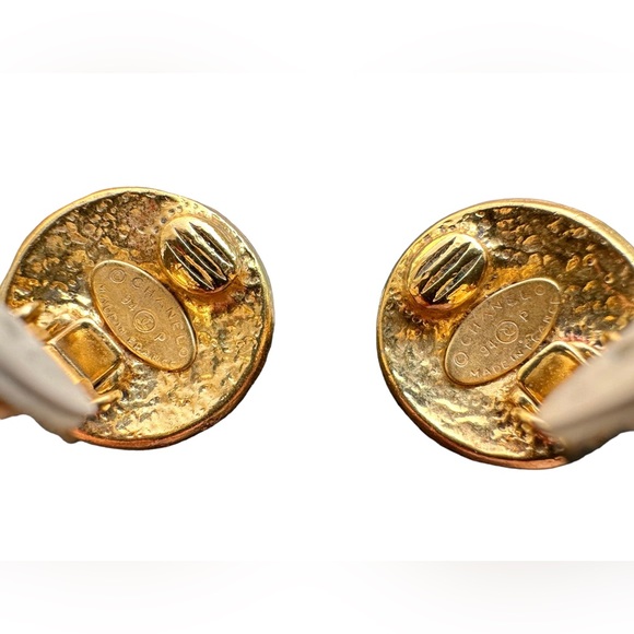 SOLD Chanel Vintage CC Clip-On Earrings - Picture 4 of 7